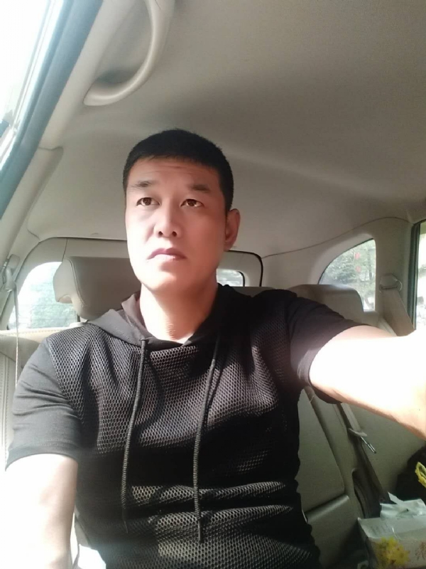 深爱的疯子的第一张照片--曲靖相亲服务中心