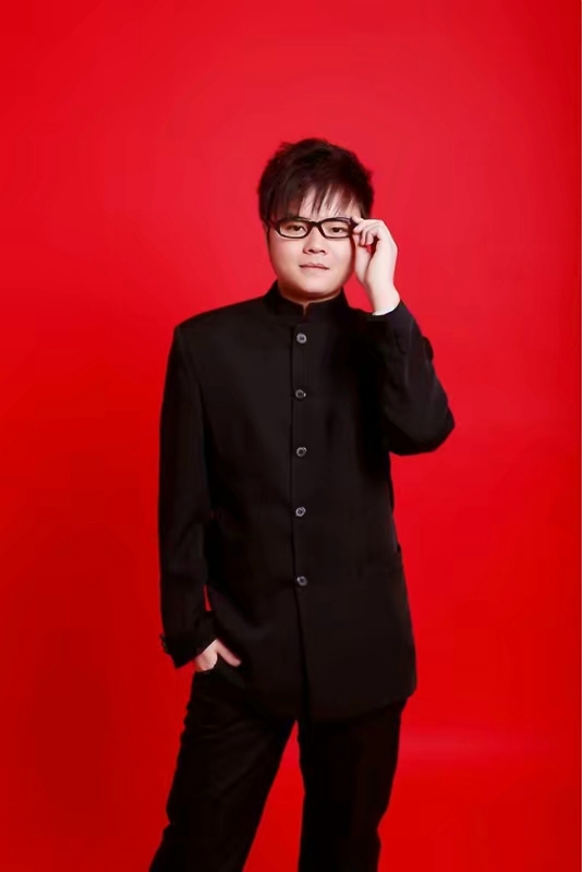 站在远处看童年的第一张照片--曲靖相亲服务中心