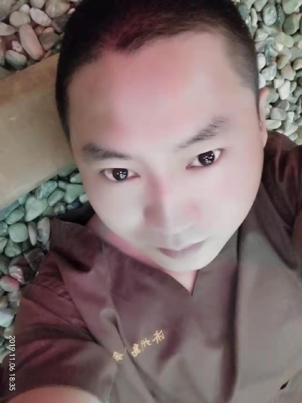 红枫叶的第一张照片--曲靖相亲服务中心