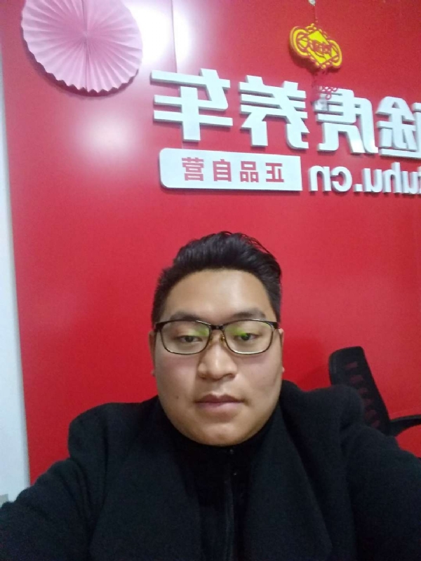 向上倾斜45度的第一张照片--曲靖相亲服务中心