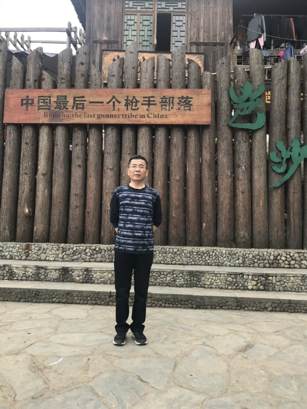 屯里的富豪的第一张照片--曲靖相亲服务中心