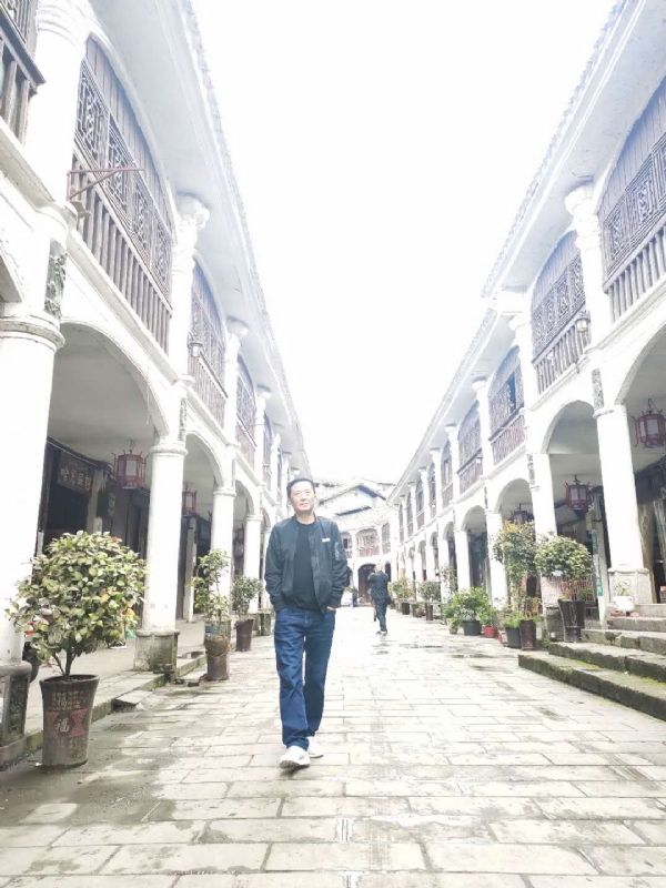 斌哥哥的第一张照片--曲靖相亲服务中心