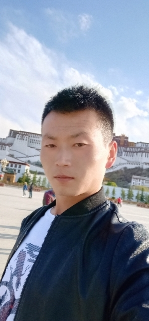 阳光下的小草的第二张照片--曲靖相亲服务中心