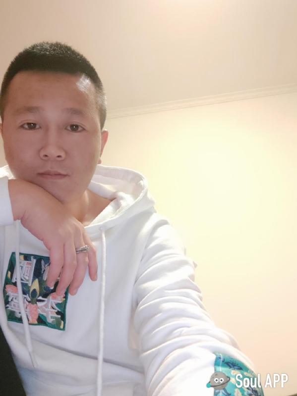 Away的第一张照片--曲靖相亲服务中心