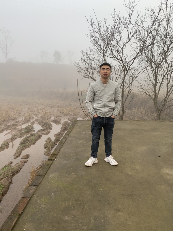 迷路的小猪的第一张照片--曲靖相亲服务中心