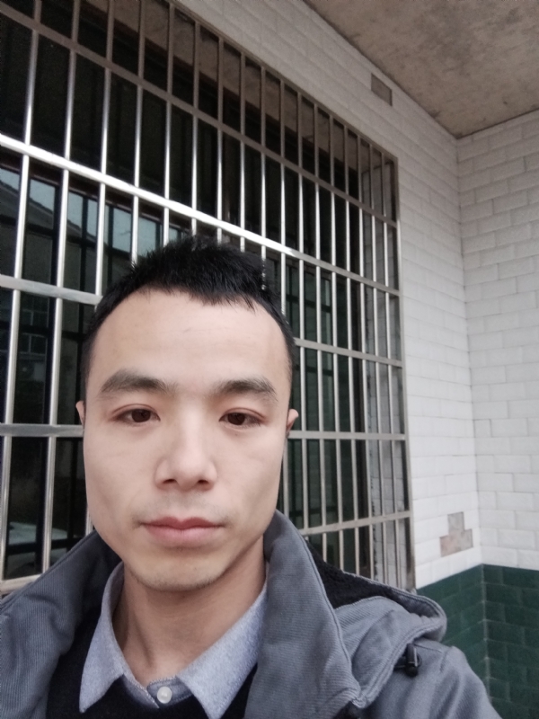 笑得那么开心的第三张照片--曲靖相亲服务中心