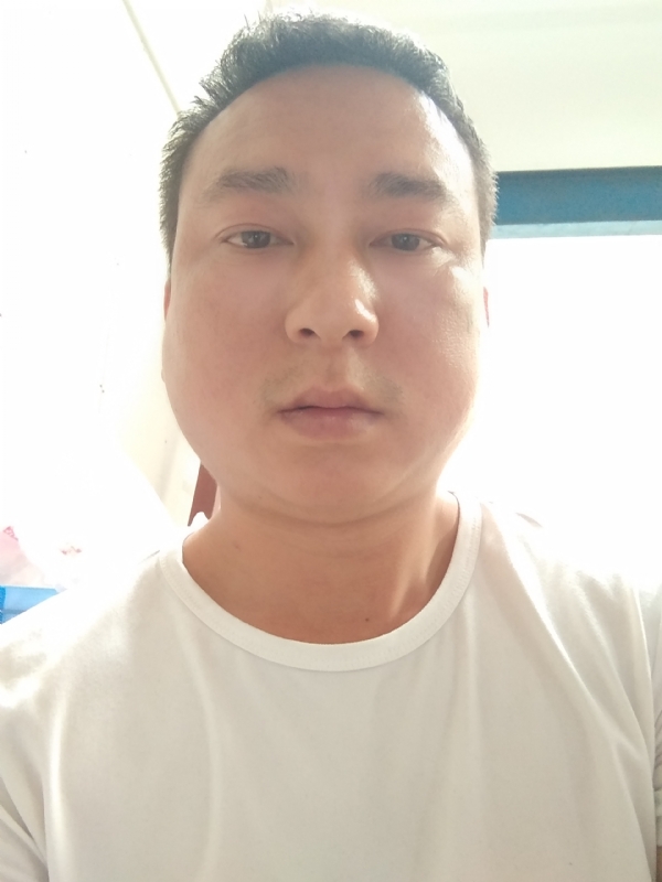 大叔的第一张照片--曲靖相亲服务中心