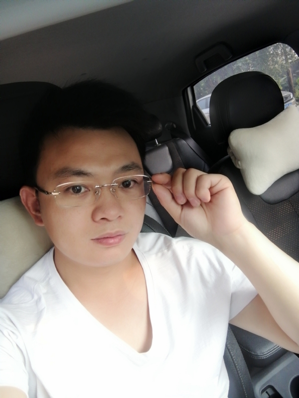 幸福的拥抱的第二张照片--曲靖相亲服务中心