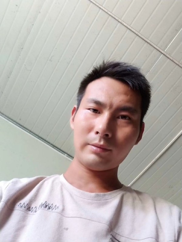 快乐肥宅水的第一张照片--曲靖相亲服务中心