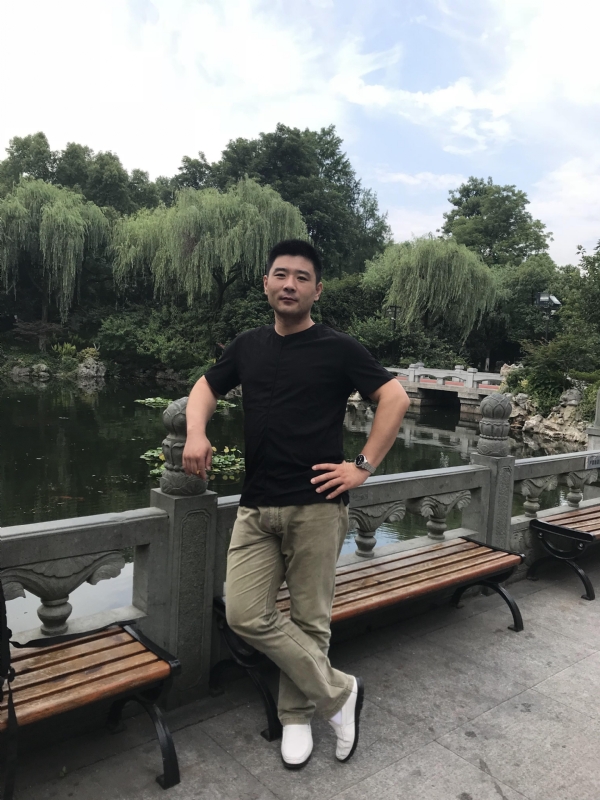 未来可期的第一张照片--曲靖相亲服务中心