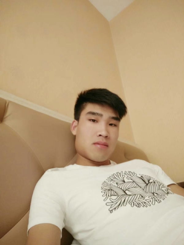 谁不曾孤单上路的第一张照片--曲靖相亲服务中心