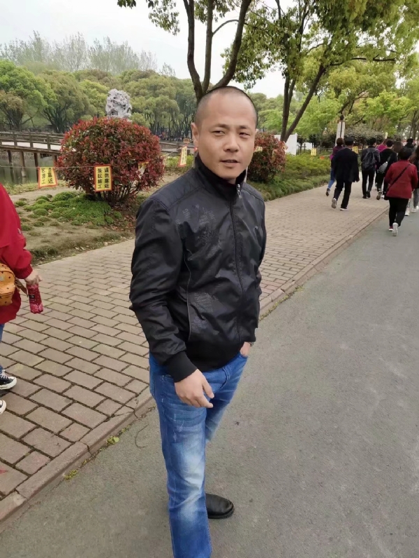 傻子的第一张照片--曲靖相亲服务中心