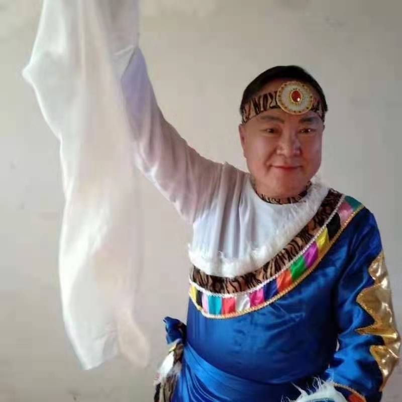 走在冷风中的第一张照片--曲靖相亲服务中心