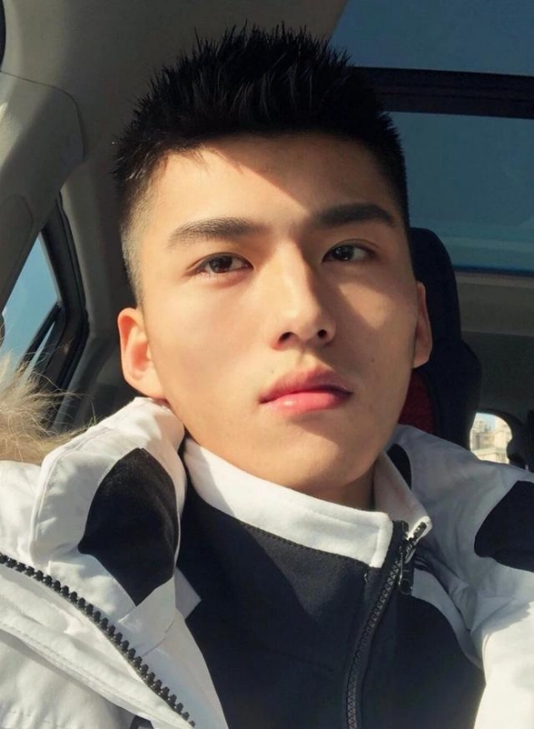 飞翔的第一张照片--曲靖相亲服务中心