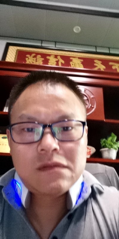 模具工匠的第一张照片--曲靖相亲服务中心