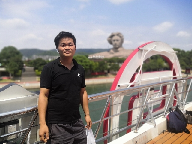 龙的传人的第一张照片--曲靖相亲服务中心
