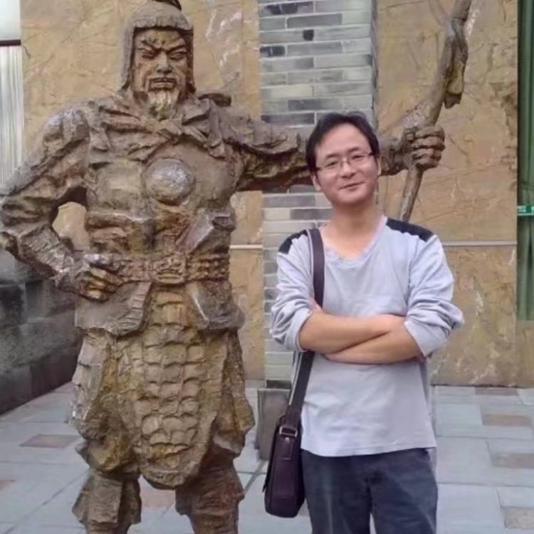 孤狼的第三张照片--曲靖相亲服务中心