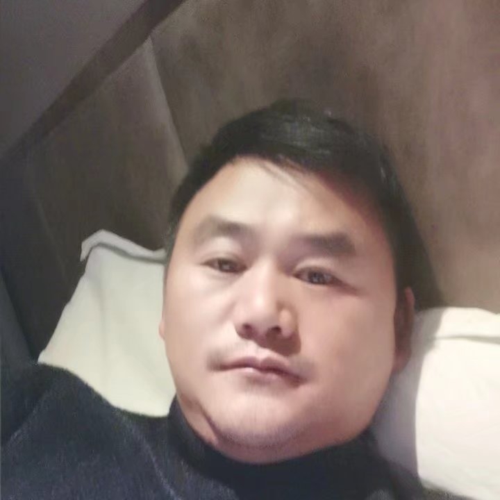 奔跑的第三张照片--曲靖相亲服务中心