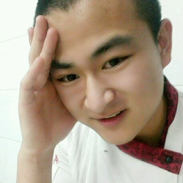 人潮拥挤的第一张照片--曲靖相亲服务中心