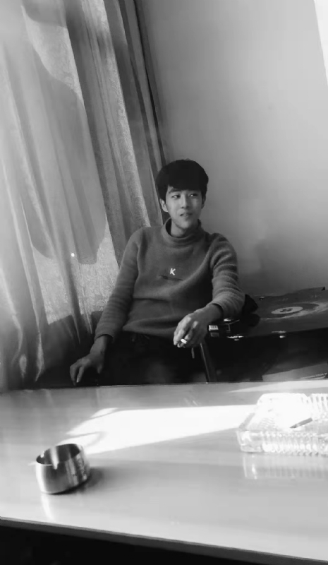 酷似小丑的第二张照片--曲靖相亲服务中心