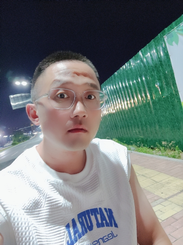 清风烈酒的第一张照片--曲靖相亲服务中心