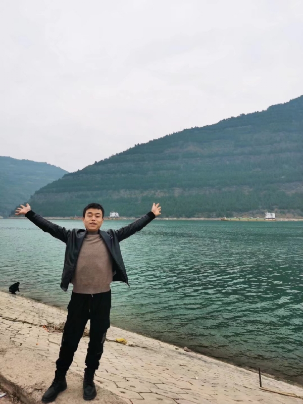 寂寞的风的第一张照片--曲靖相亲服务中心