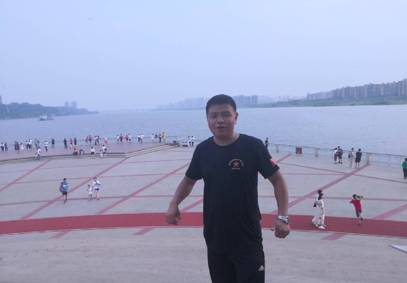 曾经心疼的我的第一张照片--曲靖相亲服务中心