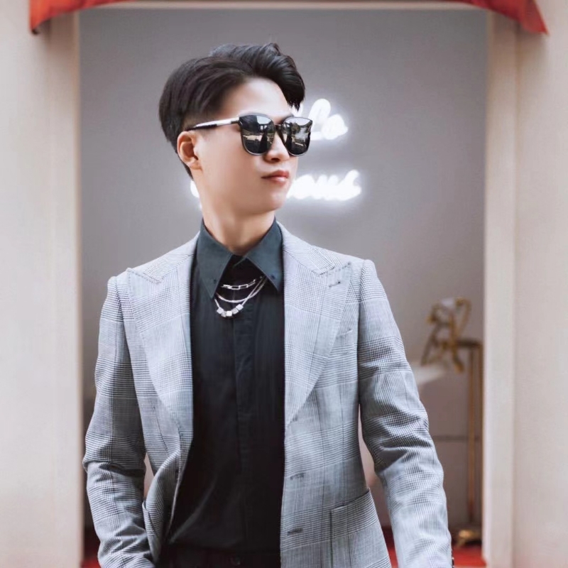 苟逸飞48的第一张照片--曲靖相亲服务中心