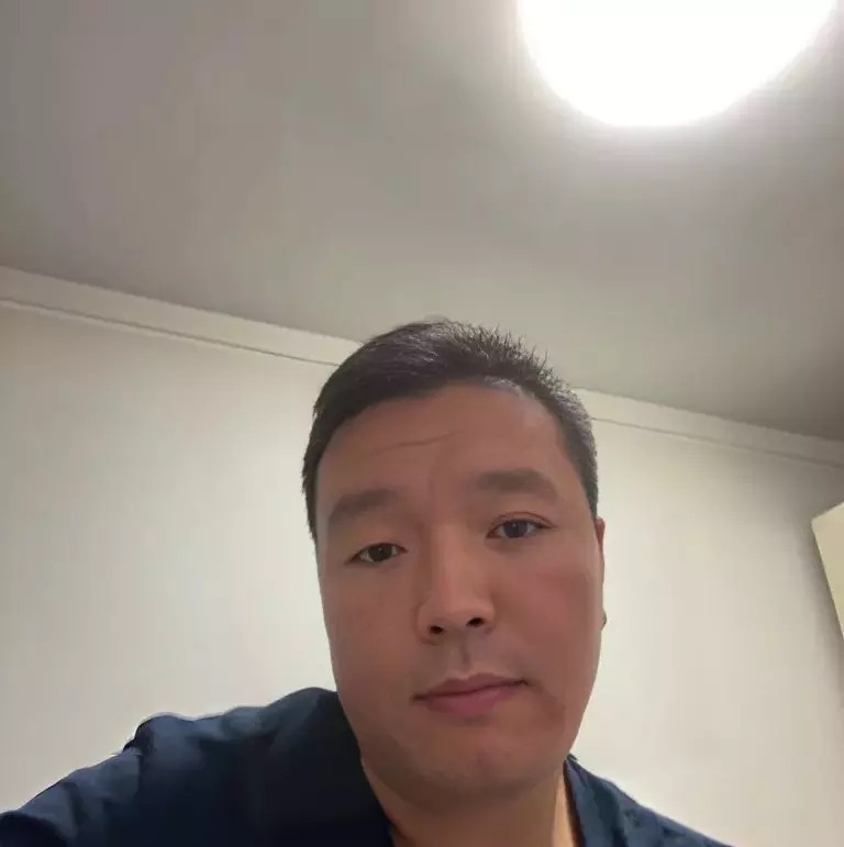 穿唐装的松鼠的第一张照片--曲靖相亲服务中心