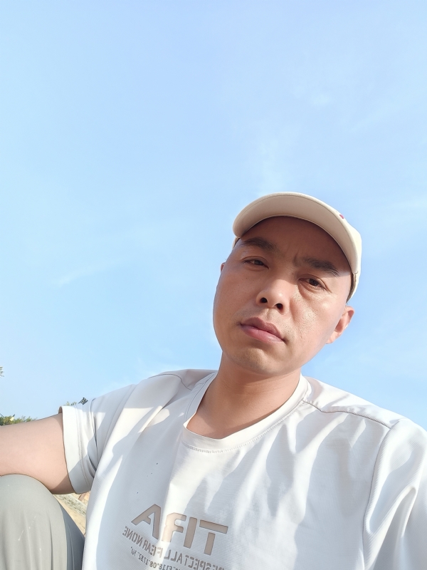 哥哥的第一张照片--曲靖相亲服务中心