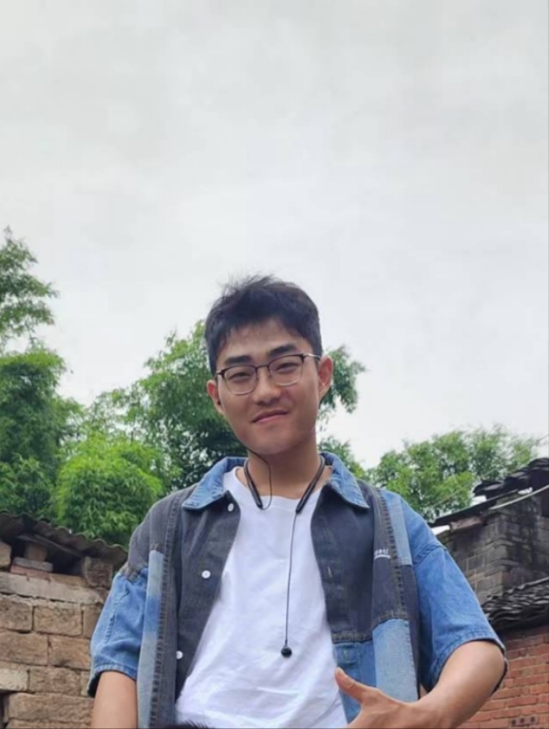 越努力越幸运的第一张照片--曲靖相亲服务中心