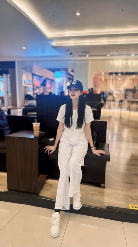 卖火柴的小女孩的第一张照片--曲靖相亲服务中心