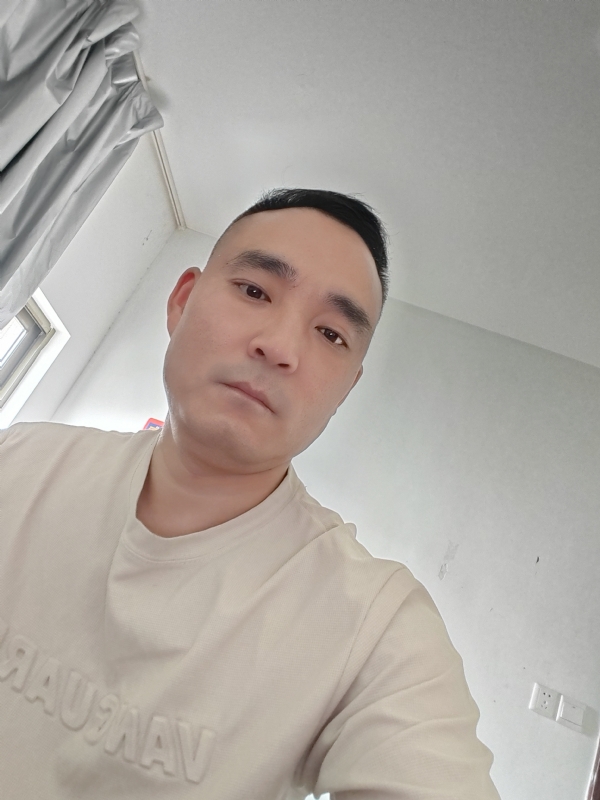 小锋的第一张照片--曲靖相亲服务中心