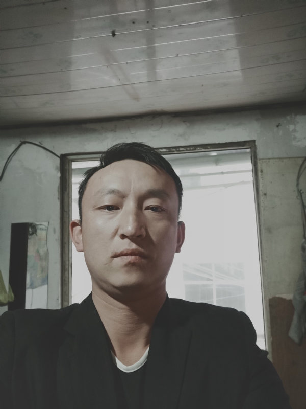 放弃爱你的第一张照片--曲靖相亲服务中心