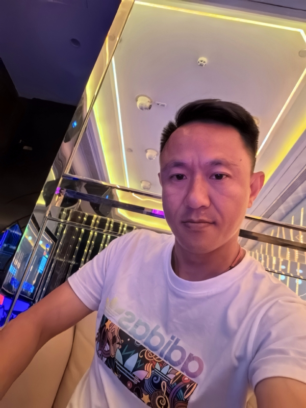 辞岸的第一张照片--曲靖相亲服务中心