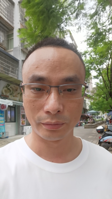 孤狼的第一张照片--曲靖相亲服务中心